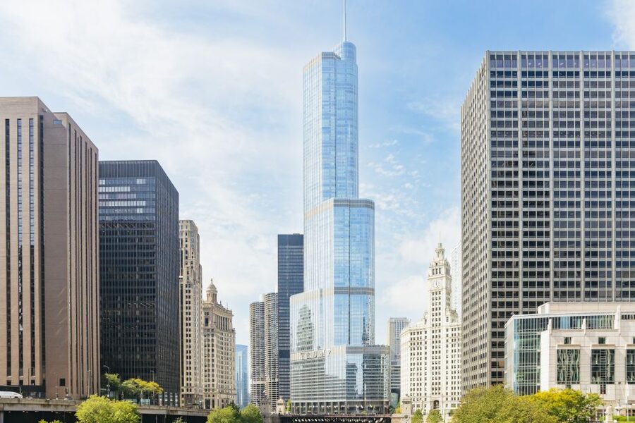Chicago: Hop-on Hop-off Sightseeing Tour by Open-top Bus - Chicago Riverwalk and the first look at downtown