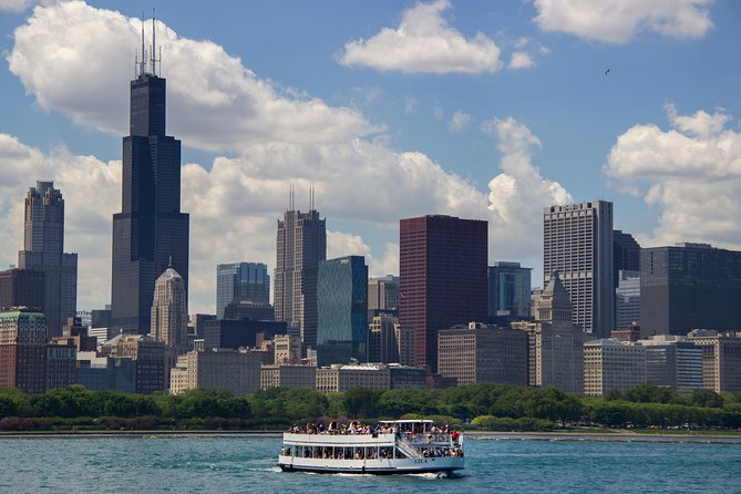 Chicago Lake and River Architecture Tour - From Michigan Avenue to the Chicago River