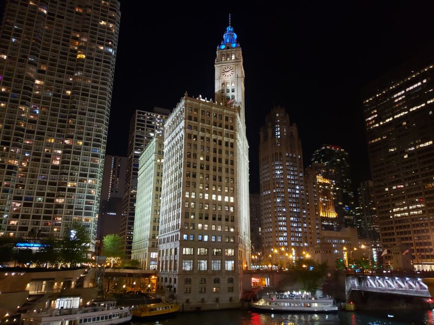 Chicago River: 1.5-Hour Guided Architecture Cruise - Mid-century design and the circular Marina City Towers