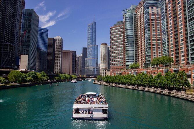 Chicago River 45-Minute Architecture Tour from Magnificent Mile - Choosing between the upper deck and lower lounge