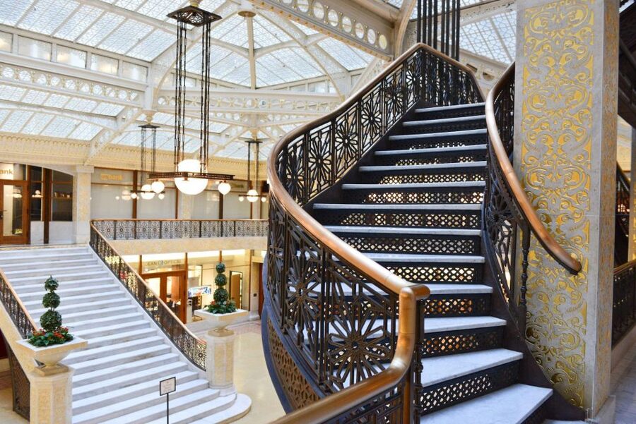 Chicago: Secret Interiors Architecture Walking Tour - Marshall Field and Company Building, where the walk ends