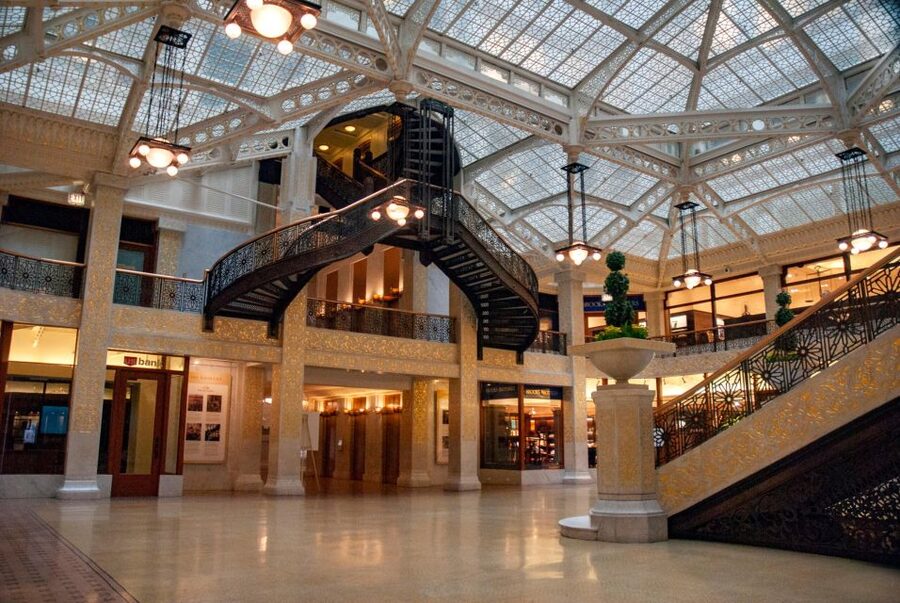 Chicago: Secret Interiors Architecture Walking Tour - Walking through the Loop and South LaSalle Street