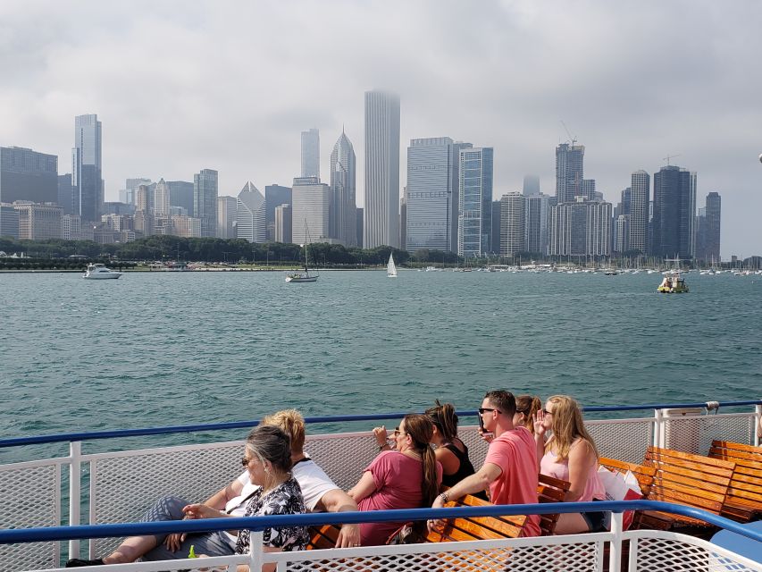 Chicago: Shoreline Lake Michigan Skyline Cruise - Recorded commentary and the pace of the ride