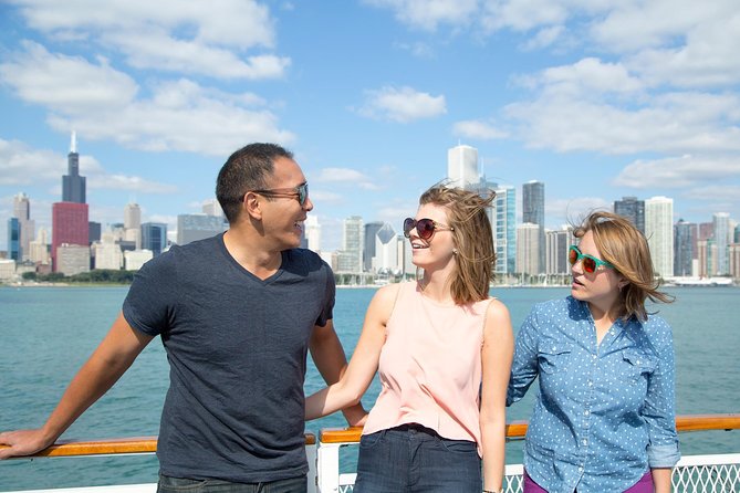 Chicago Sightseeing River and Lake Cruise - What the guides add to the ride