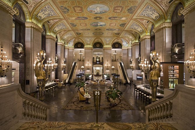 Chicago Walking Tour: Historic Treasures of Chicago - Entering the Palmer House lobby