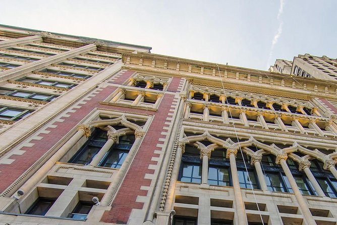 Chicago Walking Tour: Historic Treasures of Chicago - The Carbide and Carbon Building