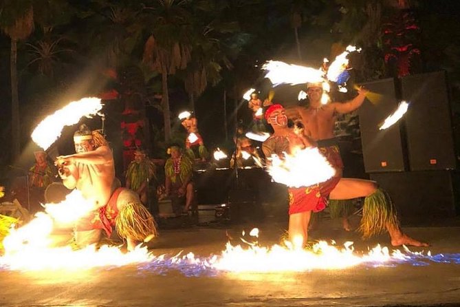 Chief's Luau Admission - Arrival at Wet ‘n’ Wild Hawaii