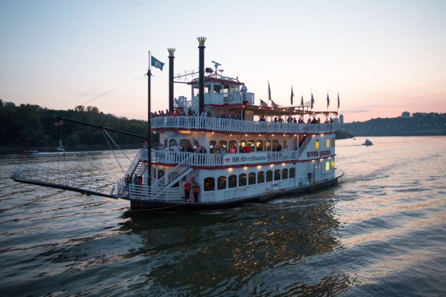 Cincinnati: Ohio River Cruise with Buffet Dinner - Boarding at Newport Landing beside Newport Aquarium