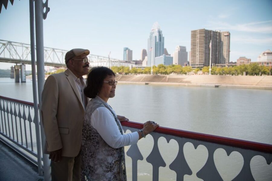 Cincinnati: Ohio River Cruise with Buffet Dinner - Music, dancing, and the mood onboard