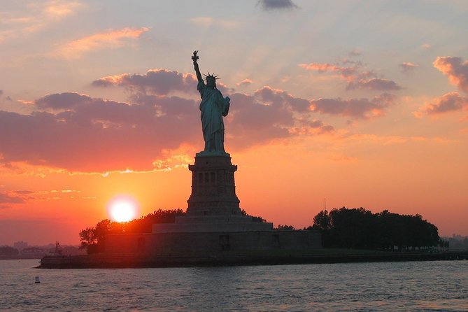 Circle Line: 2hr - New York City Harbor Lights Cruise - Why New York from the water feels different