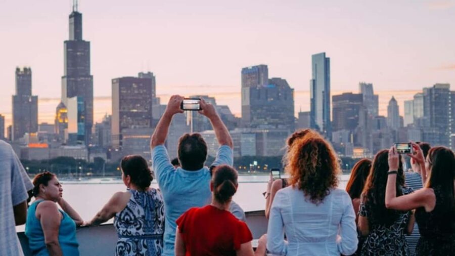 City Cruises Chicago: Premier Lunch or Dinner Cruise - Navy Pier departure and the first views