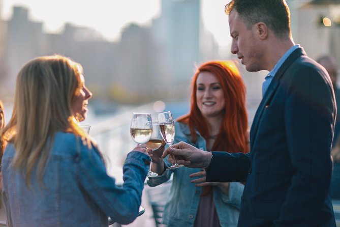 City Cruises Chicago: Signature Lunch Cruise on Lake Michigan - DJ, Dancing, and the Social Mood