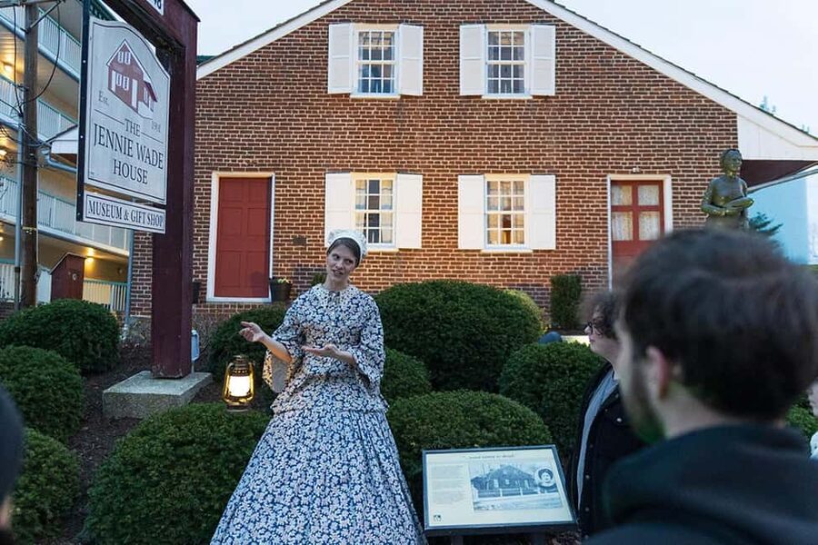 Civil War Ghosts: Echoes of the Fallen Gettysburg Ghost Tour - The Witness Tree and the old cemetery fence