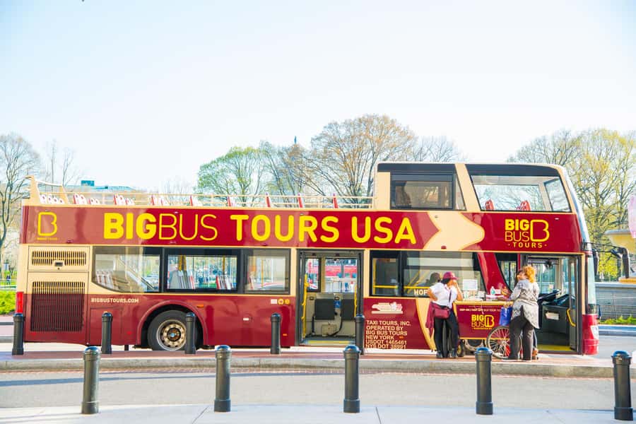 DC: Hop-on Hop-off Tour by Open-top Bus with 17 Stops - White House, museums, and downtown stops