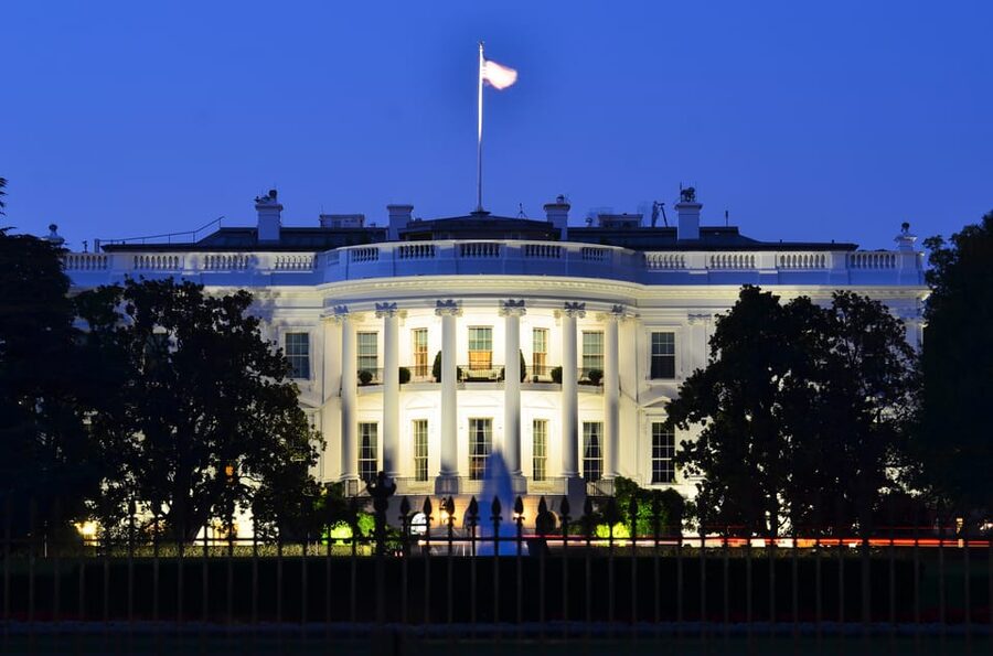 DC: Monuments & Memorials Sunset Tour by Open-top Bus - White House, Capitol Building, and the wartime memorials
