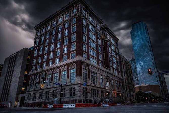 Deadly Dallas Ghost Tours: Blood, Bones, and Burials - What the guides add to the evening