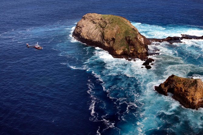 Deluxe Helicopter Tour of Molokai and Maui - Fishponds, coral reef, and the Pailolo Channel