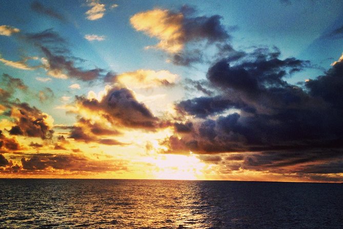 Deluxe Na Pali Sunset Snorkel Tour on the Lucky Lady - How the Crew Shapes the Experience