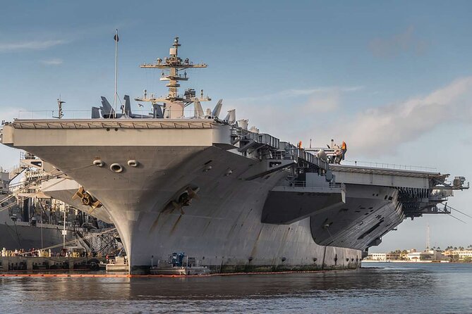 Deluxe Pearl Harbor USS Arizona Memorial and Honolulu City Tour - King Kamehameha and Hawaii’s government