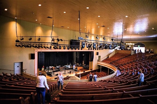 Discover Nashville City Tour with Entry to Ryman & Country Music Hall of Fame - Music Row and the sound of a working city