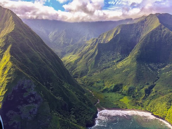 Doors Off West Maui and Molokai 45 minute Helicopter Tour - Seating, weight limits, and comfort