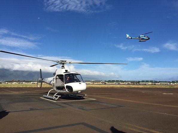 Doors Off West Maui and Molokai 45 minute Helicopter Tour - From Kahului Airport into the tropical skies