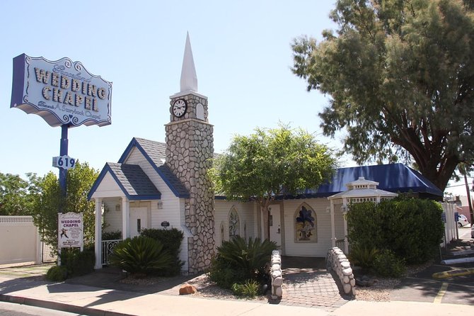 Elvis Themed Wedding or Vow Renewal at Graceland Wedding Chapel - Legal wedding details in Nevada