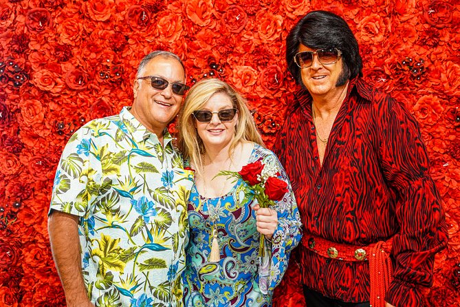Elvis Wedding at The Little Vegas Chapel - The photo session comes first