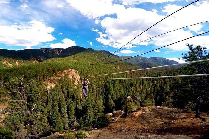 Fins Course Scenic Zipline Tour - Guide support and group size