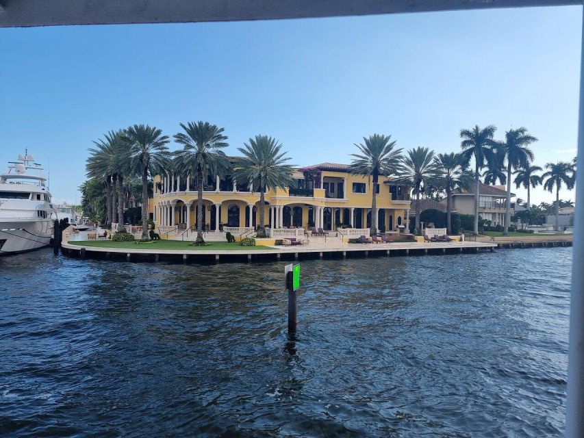 Fort Lauderdale: Millionaire's Row Cruise with Drinks - Drinks, seating, and comfort on board