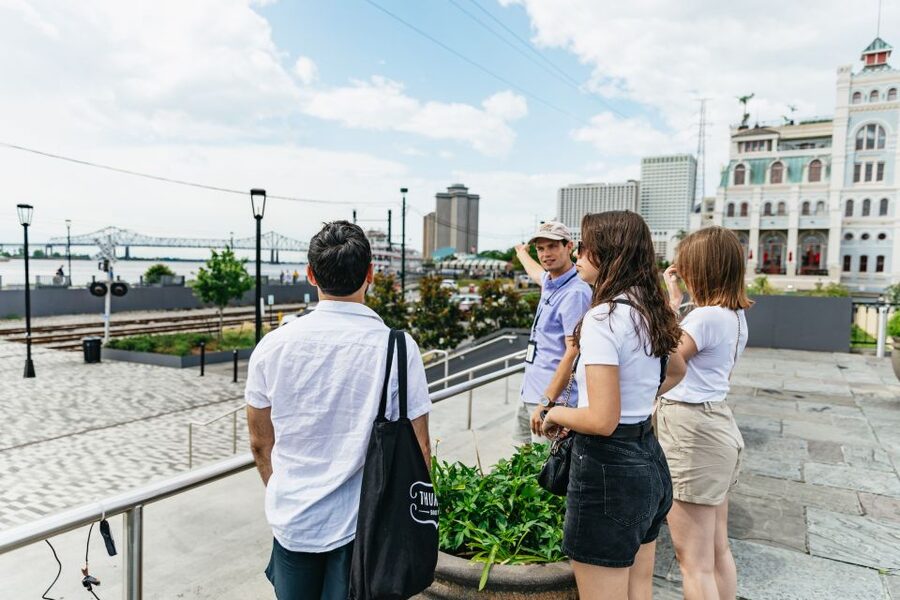 French Quarter Walking and Storytelling Tour - What the small-group format changes