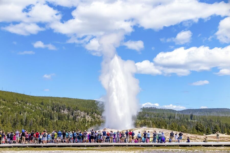 From Jackson: Yellowstone Day Tour Including Entrance Fee - Why this one-day route makes sense