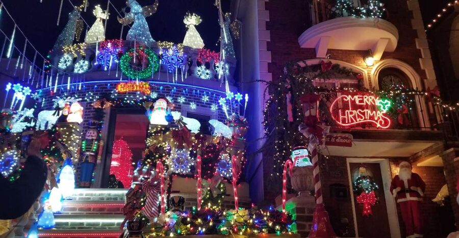 From Manhattan: 4-Hour Brooklyn Christmas Magic Tour - The ride back through New York after dark