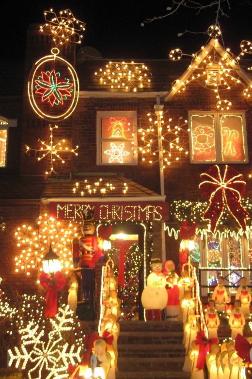 From Manhattan: 4-Hour Brooklyn Christmas Magic Tour - The Midtown meeting point and ride into Brooklyn