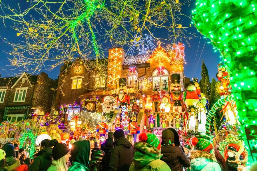 From Manhattan: 4-Hour Dyker Heights Holiday Lights Bus Tour - Key points to know before booking