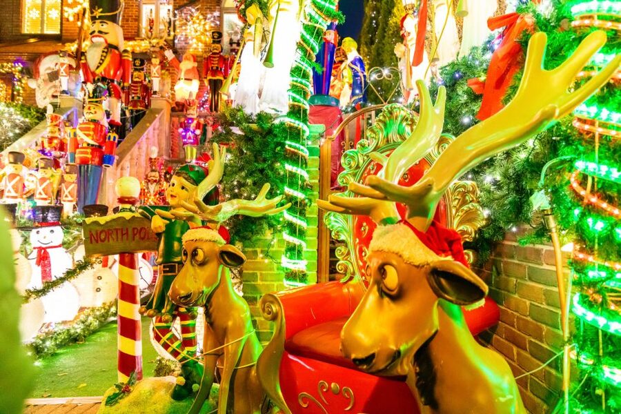 From Manhattan: 4-Hour Dyker Heights Holiday Lights Bus Tour - Returning across the Manhattan Bridge