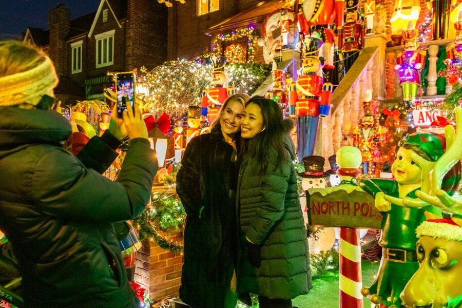 From Manhattan: 4-Hour Dyker Heights Holiday Lights Bus Tour - Ending at Bryant Park