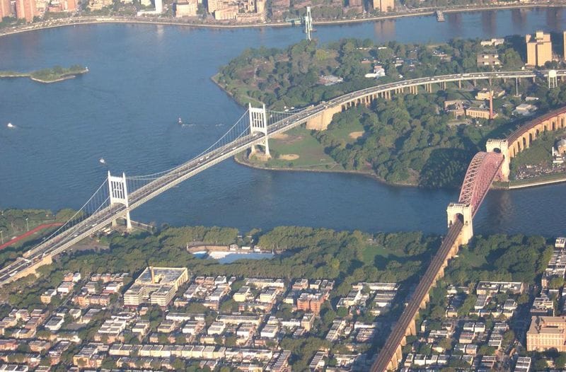 From Manhattan: 5-Hour Bronx, Queens, and Brooklyn Bus Tour - Brooklyn through Williamsburg and the Orthodox Jewish quarter