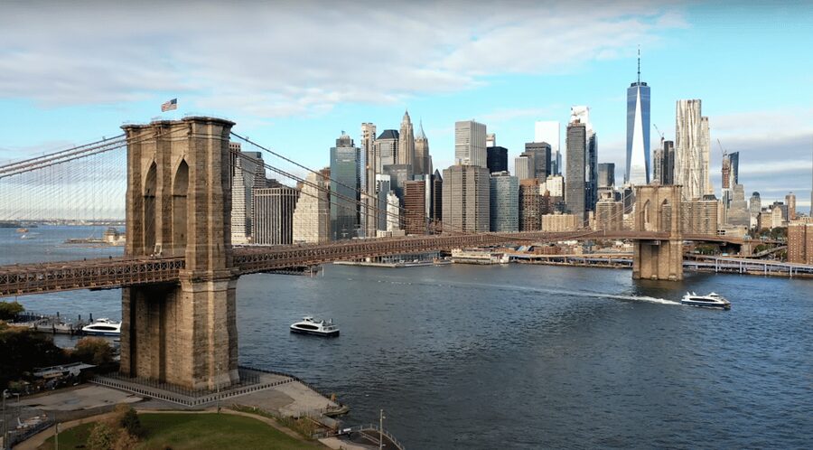 From Manhattan: 5-Hour Bronx, Queens, and Brooklyn Bus Tour - The guide is the main strength