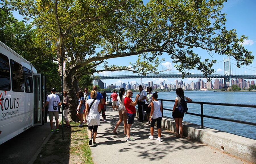 From Manhattan: Bronx, Queens and Brooklyn Half-Day Tour - Guide quality is the tour’s biggest variable