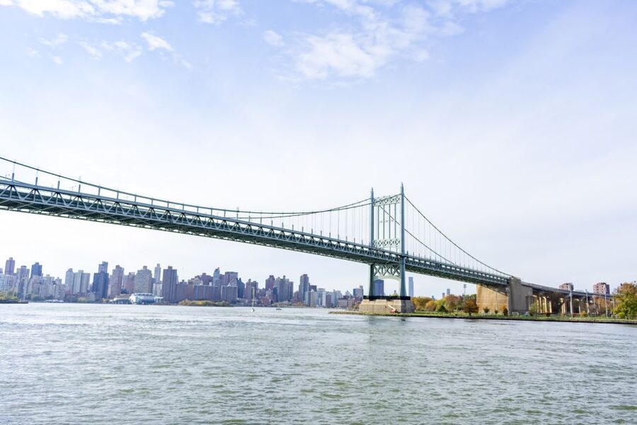 From Manhattan: Bronx, Queens and Brooklyn Half-Day Tour - Crossing Manhattan toward the Bronx
