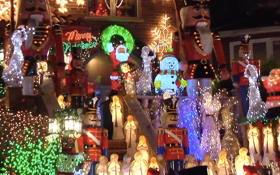 From Manhattan: Dyker Heights Lights & Skyline Tour - Key points to know before you book