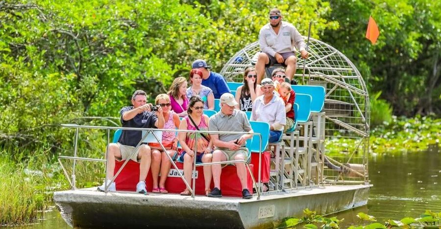 From Miami: Everglades Wildlife Show, Airboat & Bus Transfer - Choosing between the half-day and full-day versions