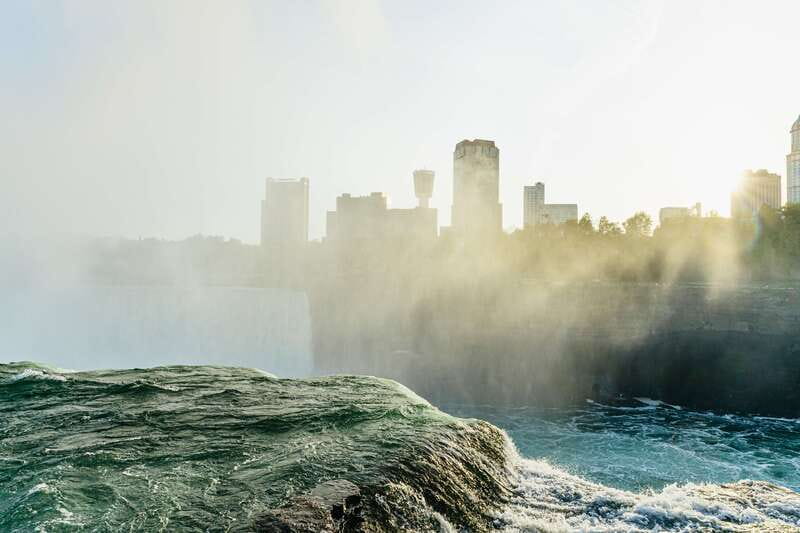 From New York City: Niagara Falls One Day Tour - Guides, group size, and overall organization