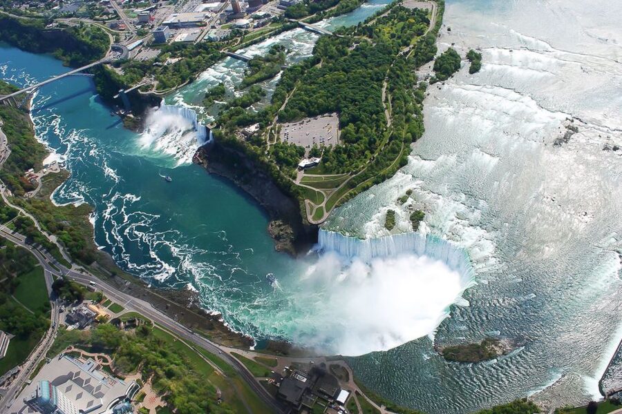 From NYC: Niagara Falls Full-Day Tour with Maid of the Mist - The guides are a major part of the value