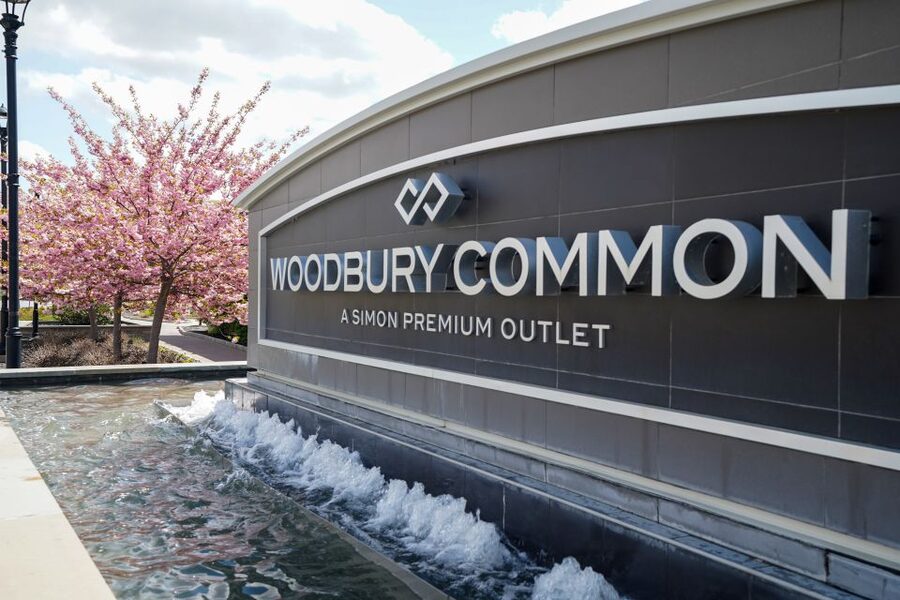 From NYC: Woodbury Common Premium Outlets Shopping Tour - Food breaks inside the outlet center