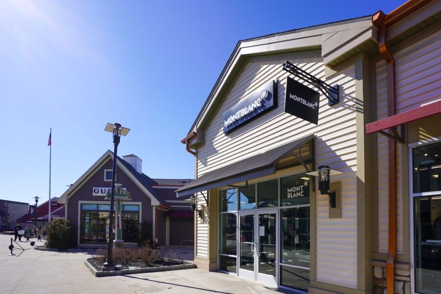 From NYC: Woodbury Common Premium Outlets Shopping Tour - Carrying purchases without wearing yourself out