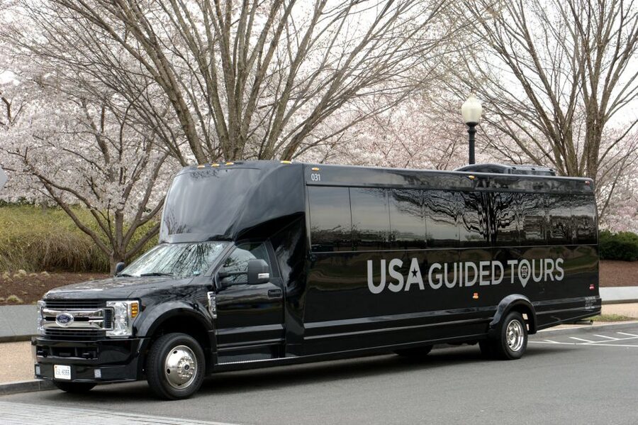 From Washington DC: Old Town Alexandria & Mount Vernon Tour - The drive through Alexandria and along the Potomac