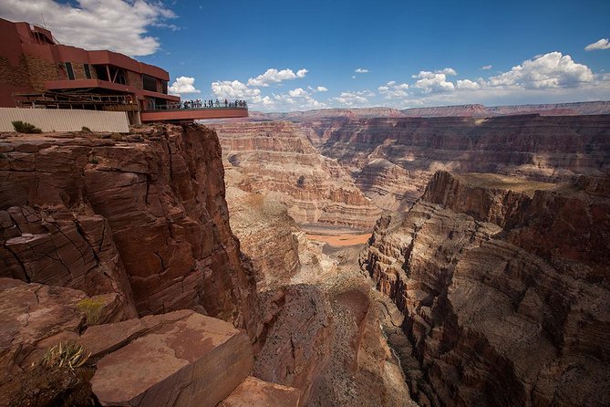 Grand Canyon Helicopter and Western Ranch Adventure Landing Tour - Flying below the West Rim