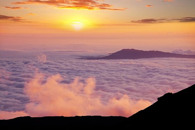 Haleakala Sunrise Tour with Breakfast and West Side Pickup - Why Haleakalā sunrise is worth the brutal wake-up call